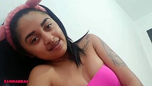Novinha safadinha plays alone with her bucetinha feeling naughty pleasure