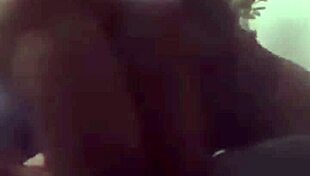 milf magrinha linda com bunda grande sente prazer fodendo no sofá com igor monstro carioca