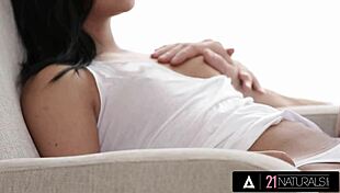 21 naturals - cute babe gets her pussy eaten out before fucking and gets cum on her