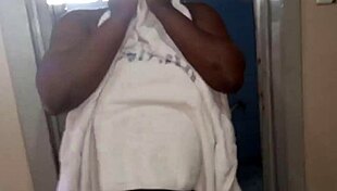 i masturbate in the bathroom as an ebony amateur