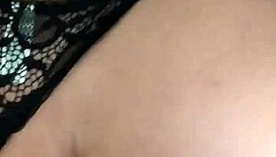 पिनाय डॉगी स्टाइल में क्रीमपाई लेती हुई!