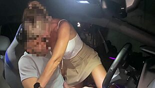 sexo en el coche con paja y follada en parking 🚗💦