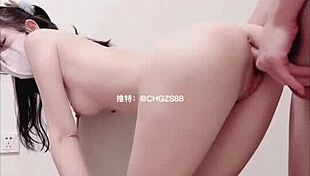 Sensual Chinese Net Red Sister Shows Off Stunning Curves