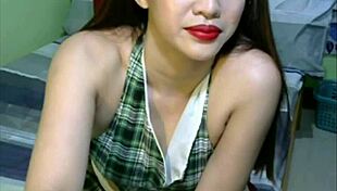 Asian girl gets naughty during webcam chatsex, wanna see? 😘