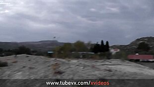 Visit-x beim WICHSEN erwischt und mit geilen BLOWJOB belohnt. Sie ORGASMIERT mit monster cock in pussy und tits.