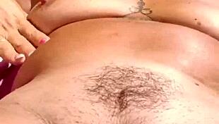 Milf's big pussy lips cumming hard 😈