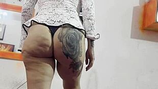 peguei ela fazendo alongamento em casa olha só que delícia