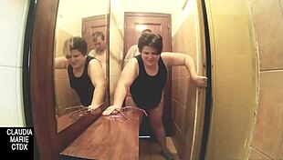 Follando a la gorda entre pared y pared