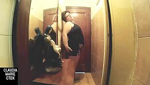 Follando a la gorda entre pared y pared