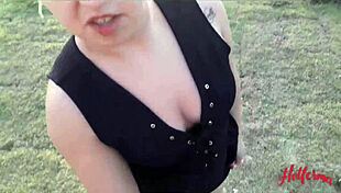 gostosa fodendo mesmo com pessoas passeando ali