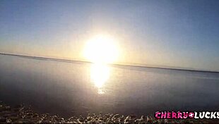 Making a perfect blowjob on the beach 😍