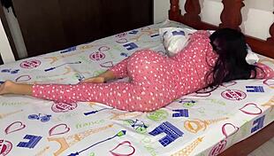 सौतेली बेटी की मोटी गांड में बेस्ट एनल चुदाई बड़े लंड से