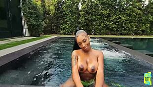 ebony babe jaymee green bikini show