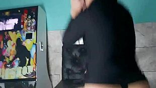 começou no strip tease e terminou com uma gozada nos olhos