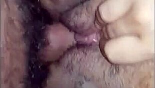 Man, this gordinha safada knows how to work it for cash! 🔥💦