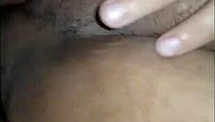 Man, this gordinha safada knows how to work it for cash! 🔥💦