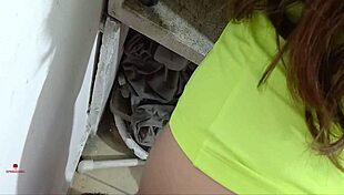 Aprovecho Que Mi Hermanastra Esta Distraida Para Pegarle Una Buena Follada!