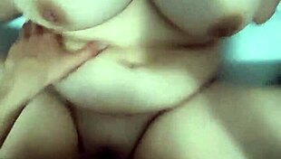 Milf cachonda lets me bang her every weekend, damn she's hot! 🔥