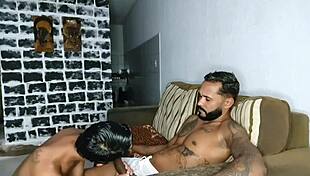 O Filho Da Vizinha Me Viu No App E Disse Que Queria Provar Meus 21cm Coloquei Ele De Quatro No Sof� Da Sala E Meti Sem Pena.