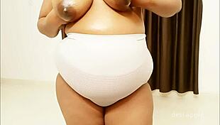 I'm watching this Uttarakhand maid showing off her naked body