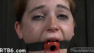 i'm sucking that bitch's wet cunt