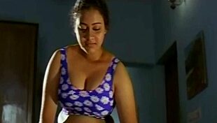Mallu beauty Roshani seduces with stunning boob display in hot scene
