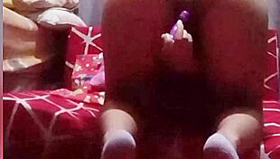 pinay babe plays with her big ass pussy solo