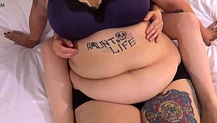 2 bbws play with each others fat bellies... i love watchin' that fetish fun!
