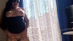 La nueva niñera se deja follar sin condon por algo de dinero que no se entere mi esposa 1