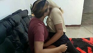 Colegiala 18 años pide pasar materia y se deja follar por profesor