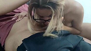 Colegiala 18 años pide pasar materia y se deja follar por profesor