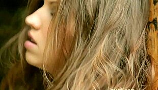 Outdoor pussy play brings intense orgasm!