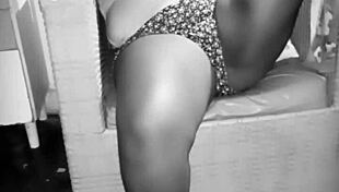 I Got So Horny Watching My Married Aunt's Sexy Pussy in Homemade Clip