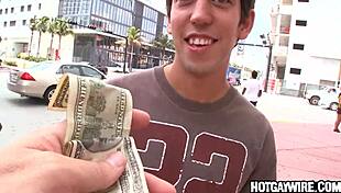 क्यूट ट्विंक को पैसे के बदले चुदाई