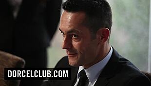 Hey, what’s going on backstage with rookie secretary Manon?