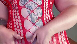 watch me finger my curvy hairy pussy, feeling that fat orgasm build up...