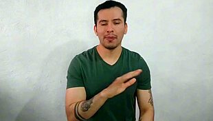 joven virgen le da sexo oral por primera vez al compañero dotado 21cm musculoso del trabajo en la oficina casi los atrapan relato sexual