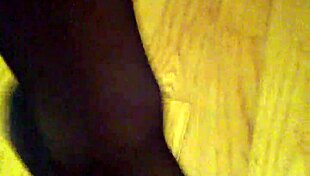 टीना स्टॉकिंग्स में पैर दिखाती फुट फेटिश वीडियो में