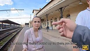 हंट4के - बूढ़ा आदमी ने अपनी जीएफ को नकद के बदले अजनबी को बेच दिया