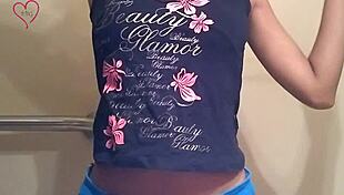 i'm a cute skinny brunette indian girl makin my self video