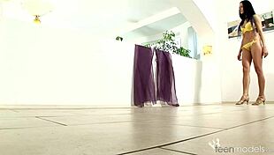 Gwen A On All Fours!