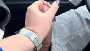 Risky public blowjob while driving in the car
