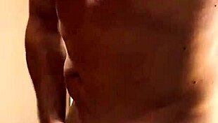 Muscular bodybuilder gets horny in the bathroom for a cumshot