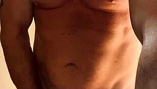 Muscular bodybuilder gets horny in the bathroom for a cumshot