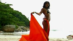 I set up a romantic spot for hot anal sex with the pretty brunette on the beach