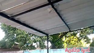 Tomei banho de mangueira com meu tio bolt jones