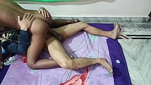 हाइटेकप्लेस अपडेट डर्टी ब्रूनेट गर्लफ्रेंड हस्बैंड्स फ्रेंड को सेड्यूस करती है रेट्रो ब्लू फिल्म स्टाइल में