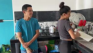 Mi hermanastro rompe mi coño con su gran polla 😈