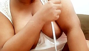 Indian Girl Shows Big Tits