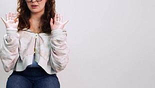 up close interview on how women orgasm with big tits cutie solo